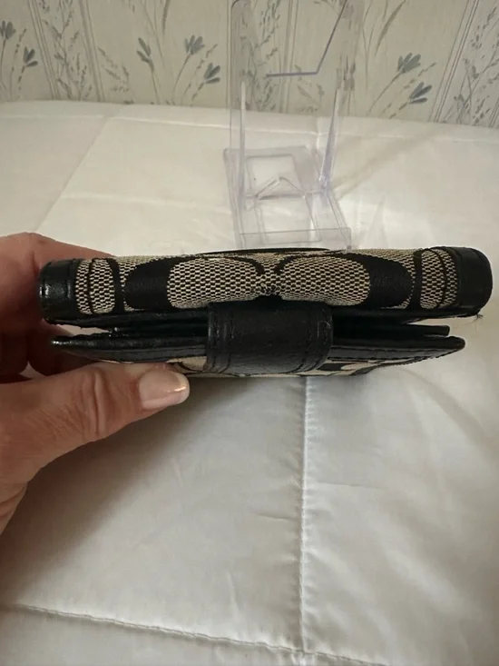 Coach Black and Cream Signature Buckle Wallet - Picture 3 of 16